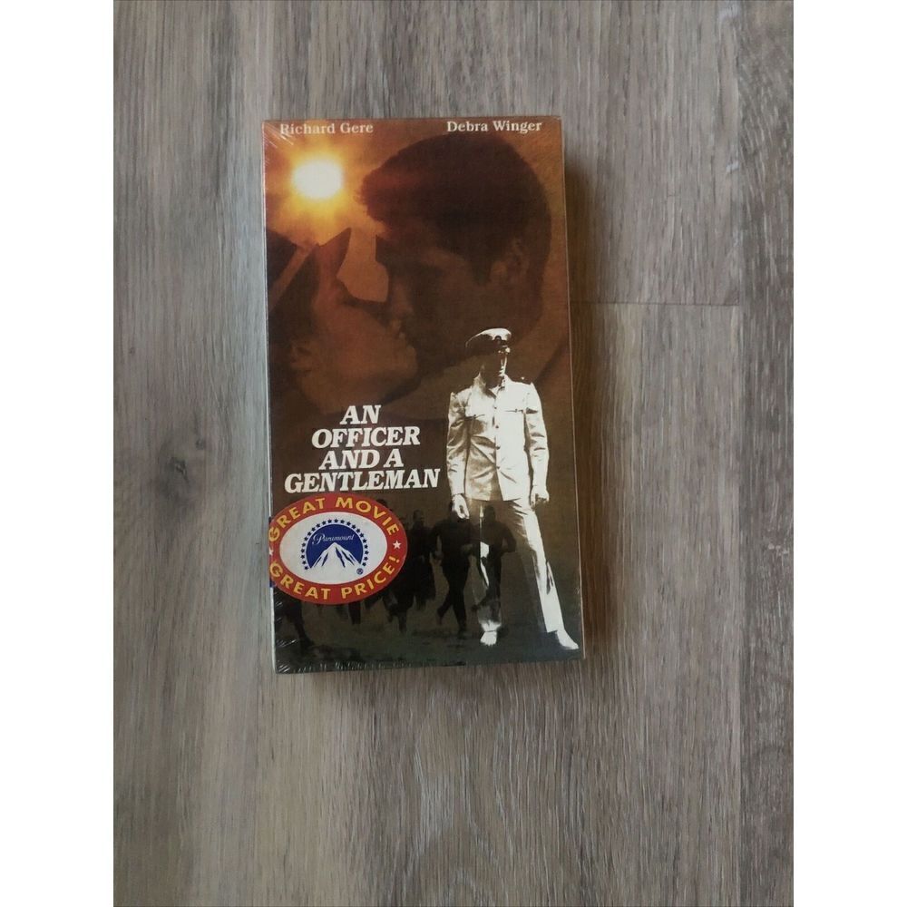 An Officer and A Gentleman (VHS, 1982) Richard Gere Debra Winger NEW SEALED